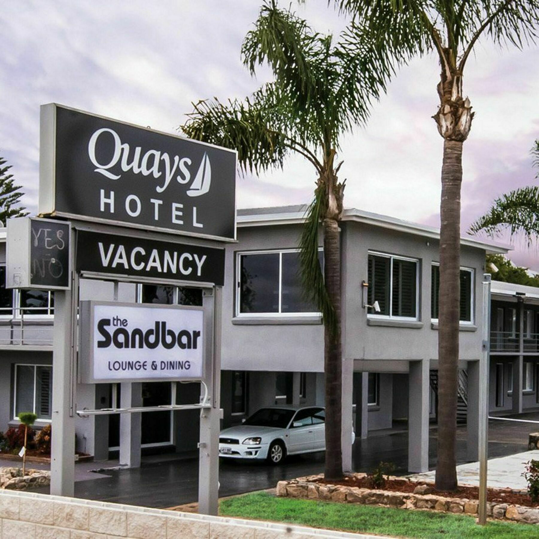 Quays Hotel Batemans Bay Exterior photo